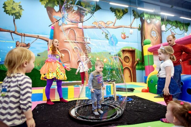 Шоу мыльных пузырей в Детском центре