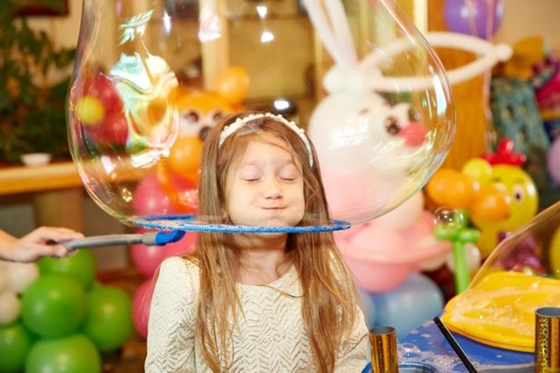 Шоу мыльных пузырей в "KiDiKiDiS"